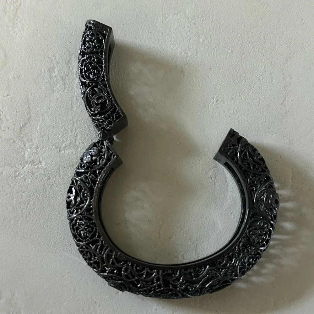 Chanel filigree bracelet - Picture 2 of 3